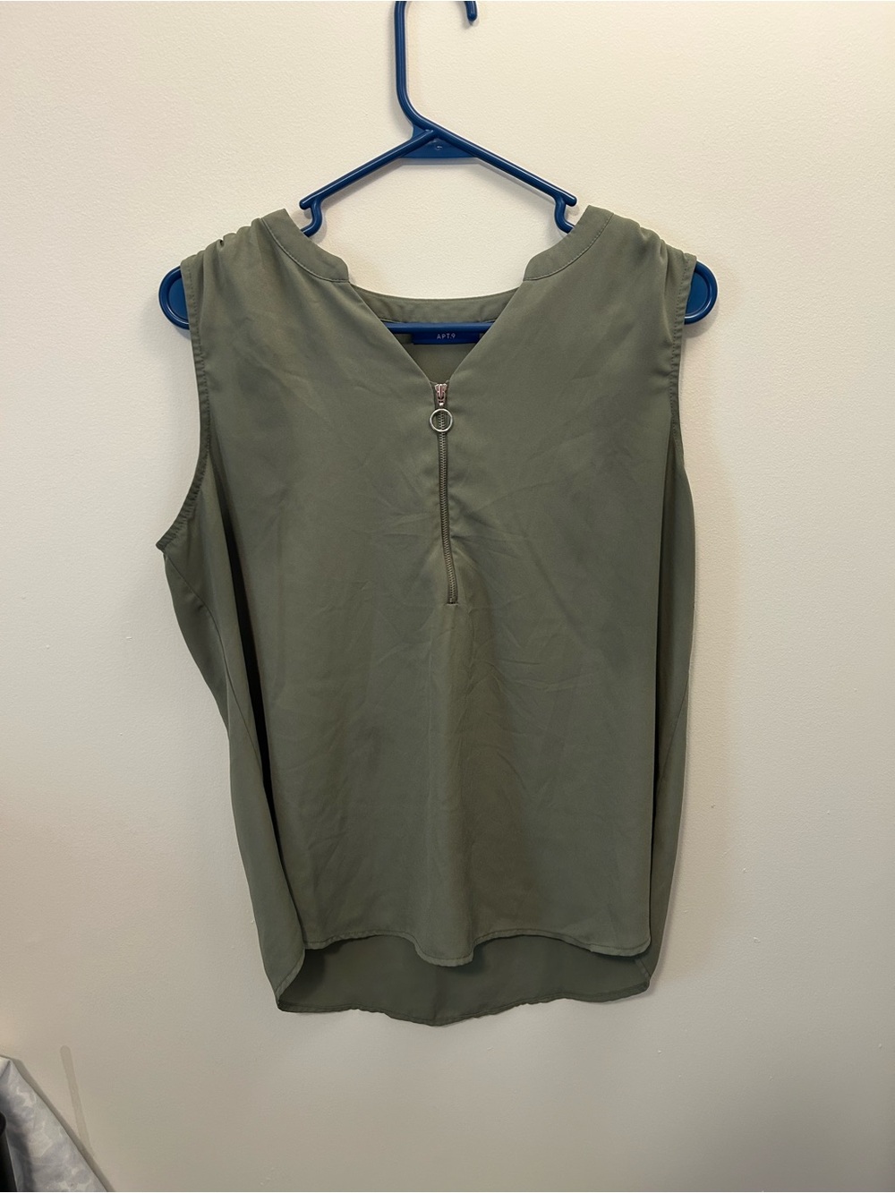 Apt. 9 Olive Green Sleeveless V-Neck Zip Detail Top